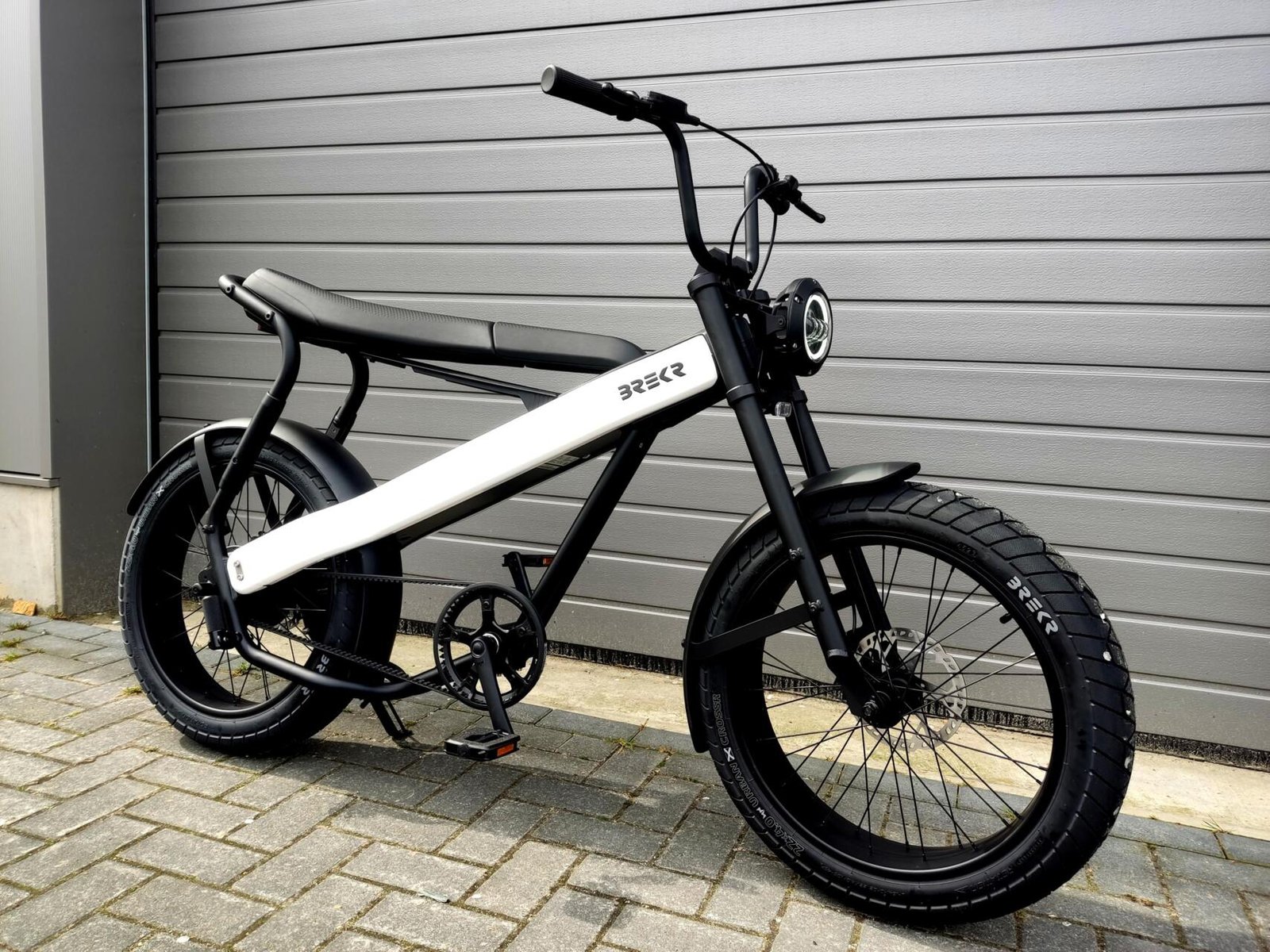 Brekr F250 Pure White Fatbike met riemaandrijving! - Afbeelding 24