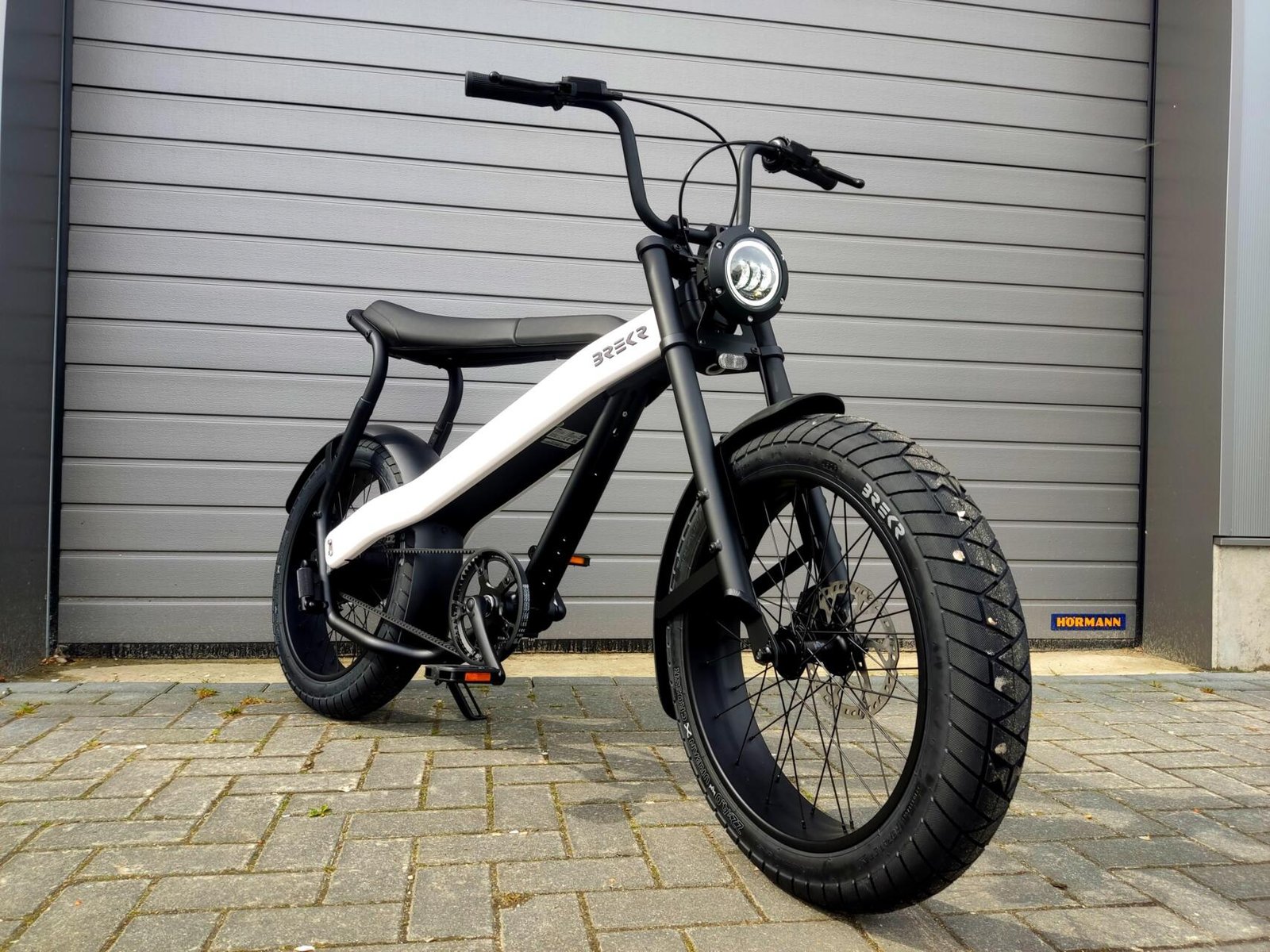 Brekr F250 Pure White Fatbike met riemaandrijving! - Afbeelding 3