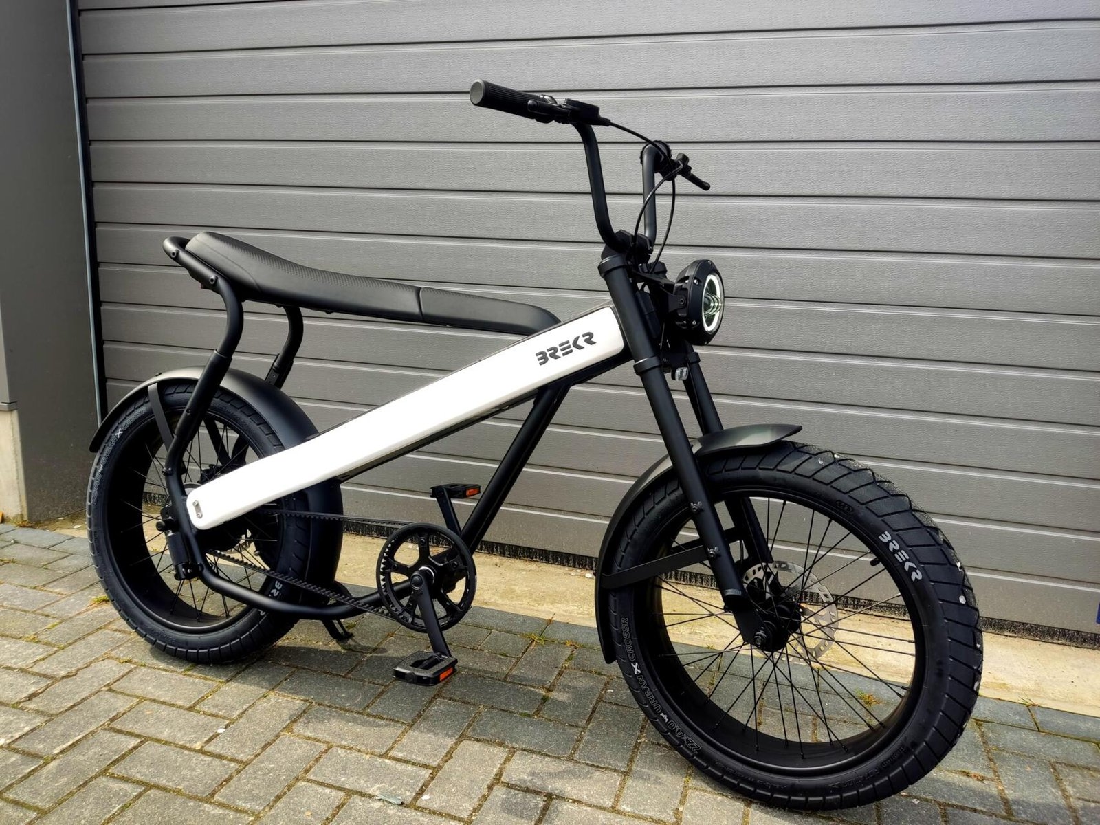 Brekr F250 Pure White Fatbike met riemaandrijving! - Afbeelding 15
