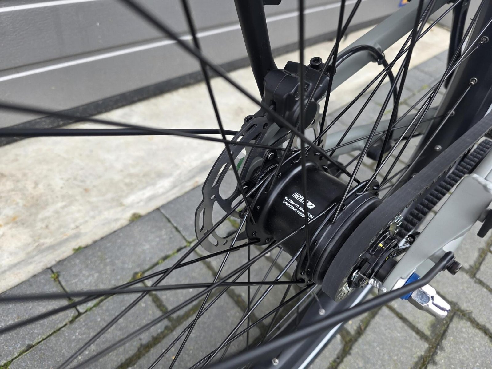 Vogue Artemis Matt Grey 2026 Volgeveerde elektrische fiets met riemaandrijving en middenmotor! - Afbeelding 12